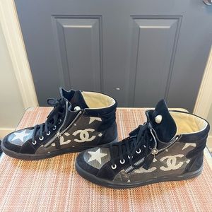 Chanel !! Hi tops